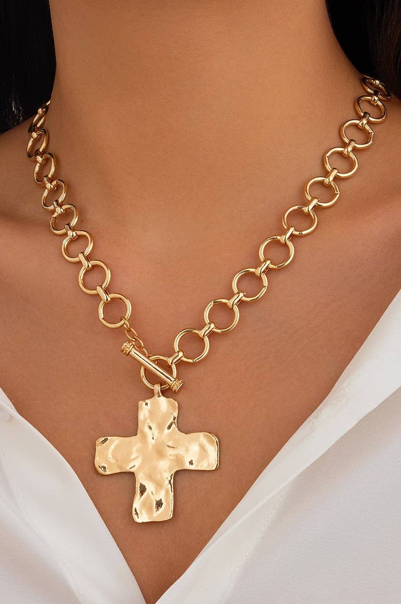 NOTABLE HAMMERED CROSS FRONT TOGGLE NECKLACE | 40NK9474: Silver
