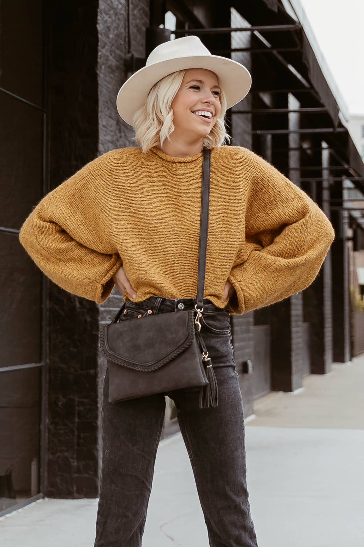 Sloane Flapover Crossbody w/ Whipstitch and Tassel | M1802A : Brown