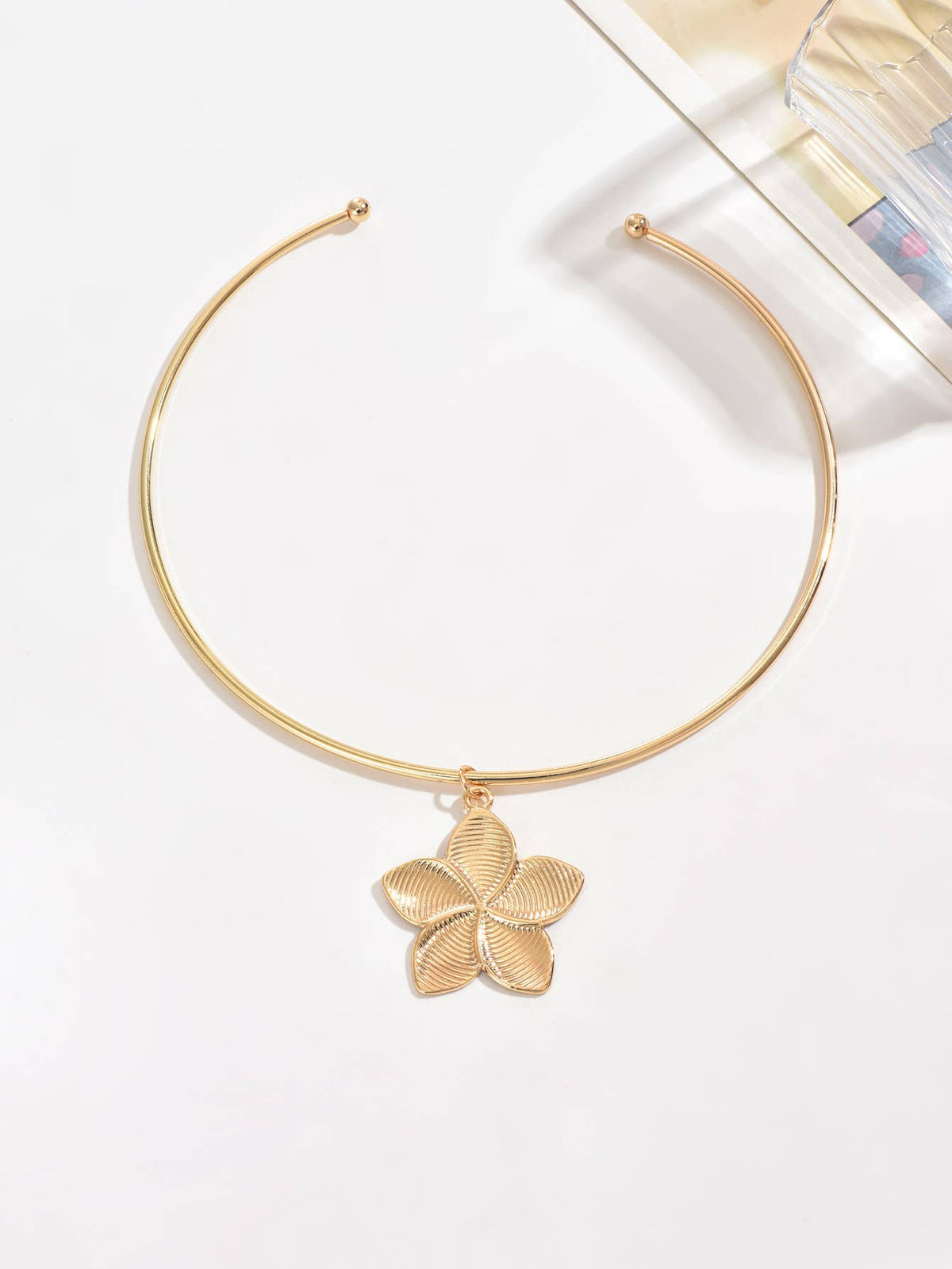 Golden Bloom Pendant Choker Necklace