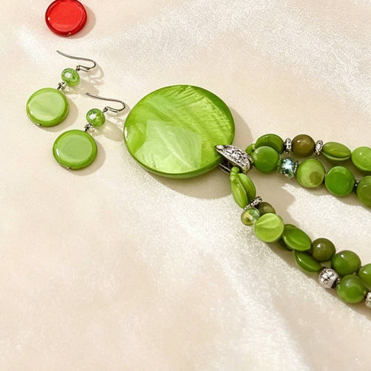 Round Pendant Beaded Necklace and Earrings Set: GREEN / One Size