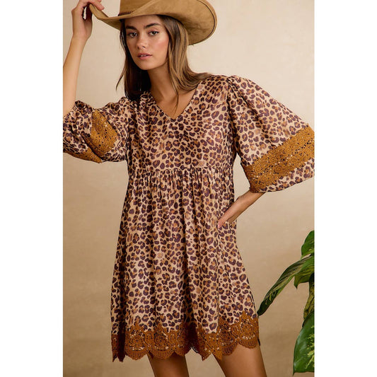 LEOPARD V NECK DRESS WITH VOLUMINOUS SLEEVES AND LACE HEM: LEOPARD/CAMEL