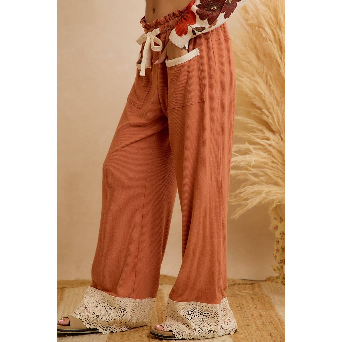 SOLID RIB KNIT CROCHET LACE HEM WITH DOUBLE POCKET PANTS: RUST