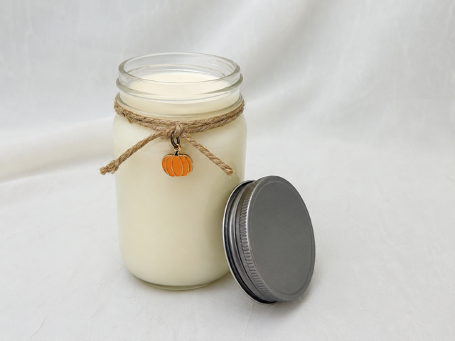 Mason Jar Candle with Pumpkin Charm: Mulled Cider