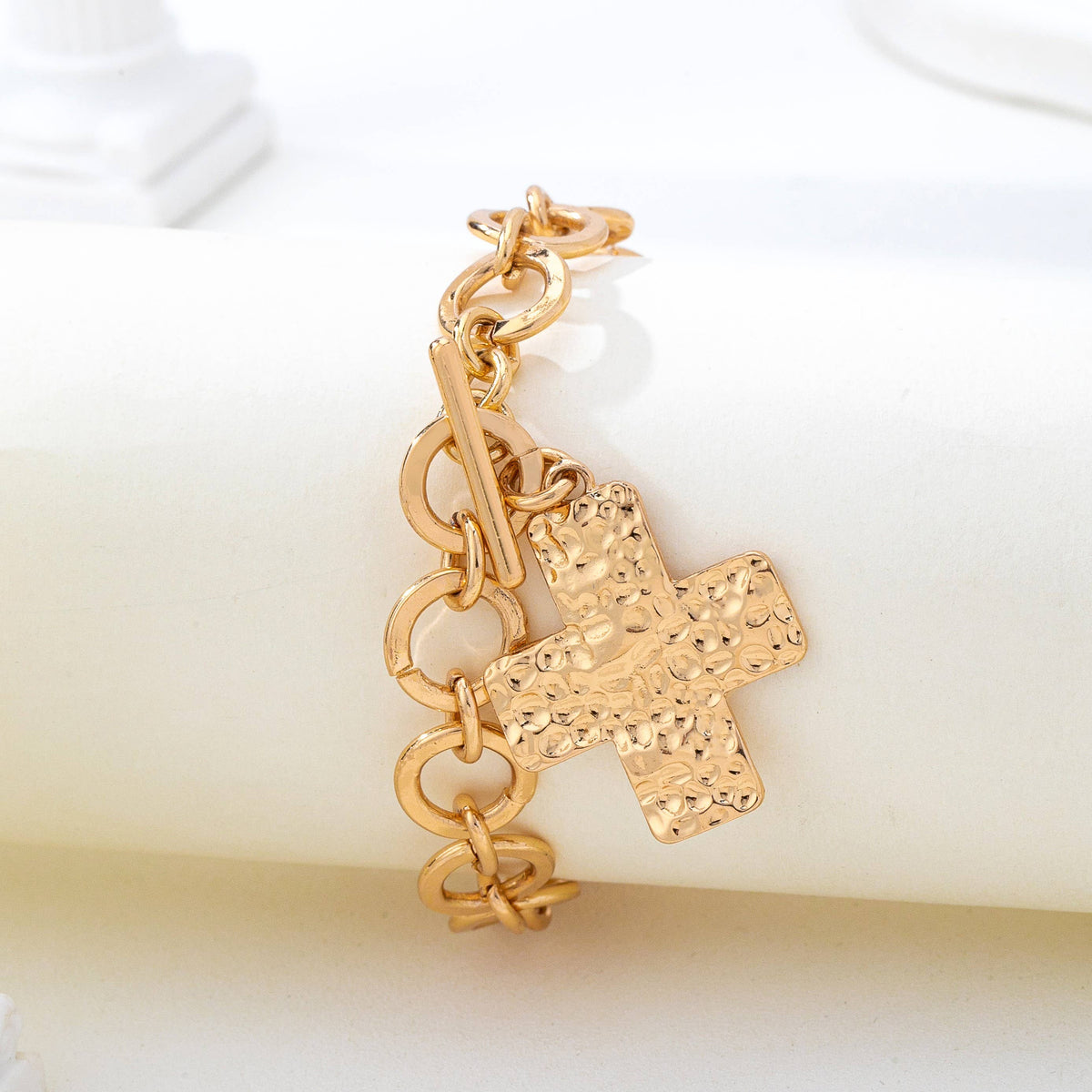 Hammered Cross Toggle Bracelet | 80B1738: Gold