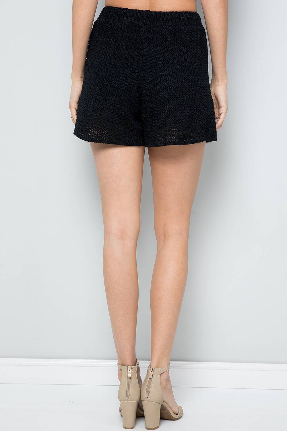 CASUAL RELAXED FIT KNIT LOUNGE SHORTS WITH DRAWSTRING: NATURAL / Contemporary