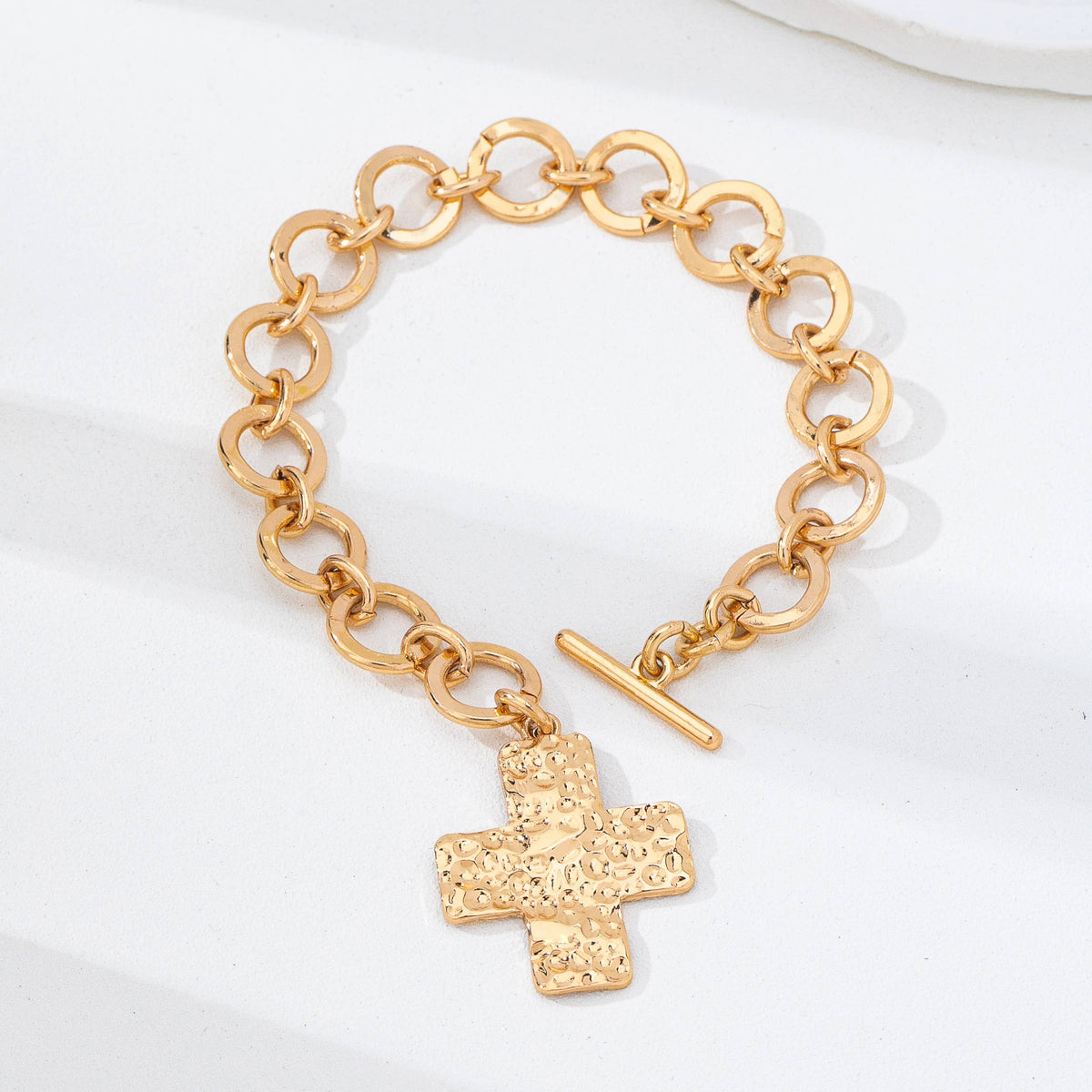 Hammered Cross Toggle Bracelet | 80B1738: Gold