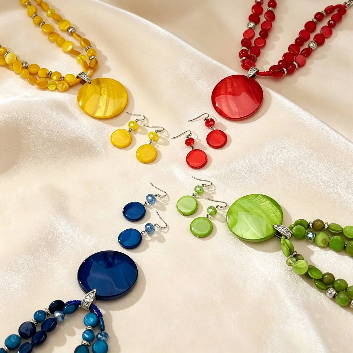 Round Pendant Beaded Necklace and Earrings Set: GREEN / One Size