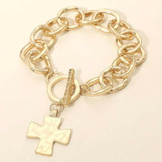 Hammered Metal Cross Charm Chunky Chain Toggle Bracelet: Worn Gold