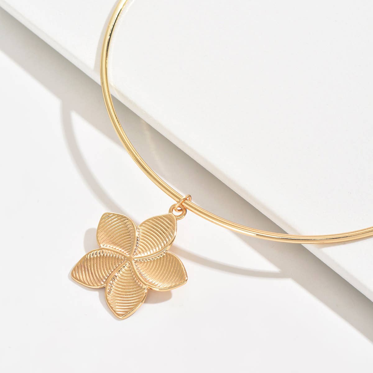 Golden Bloom Pendant Choker Necklace