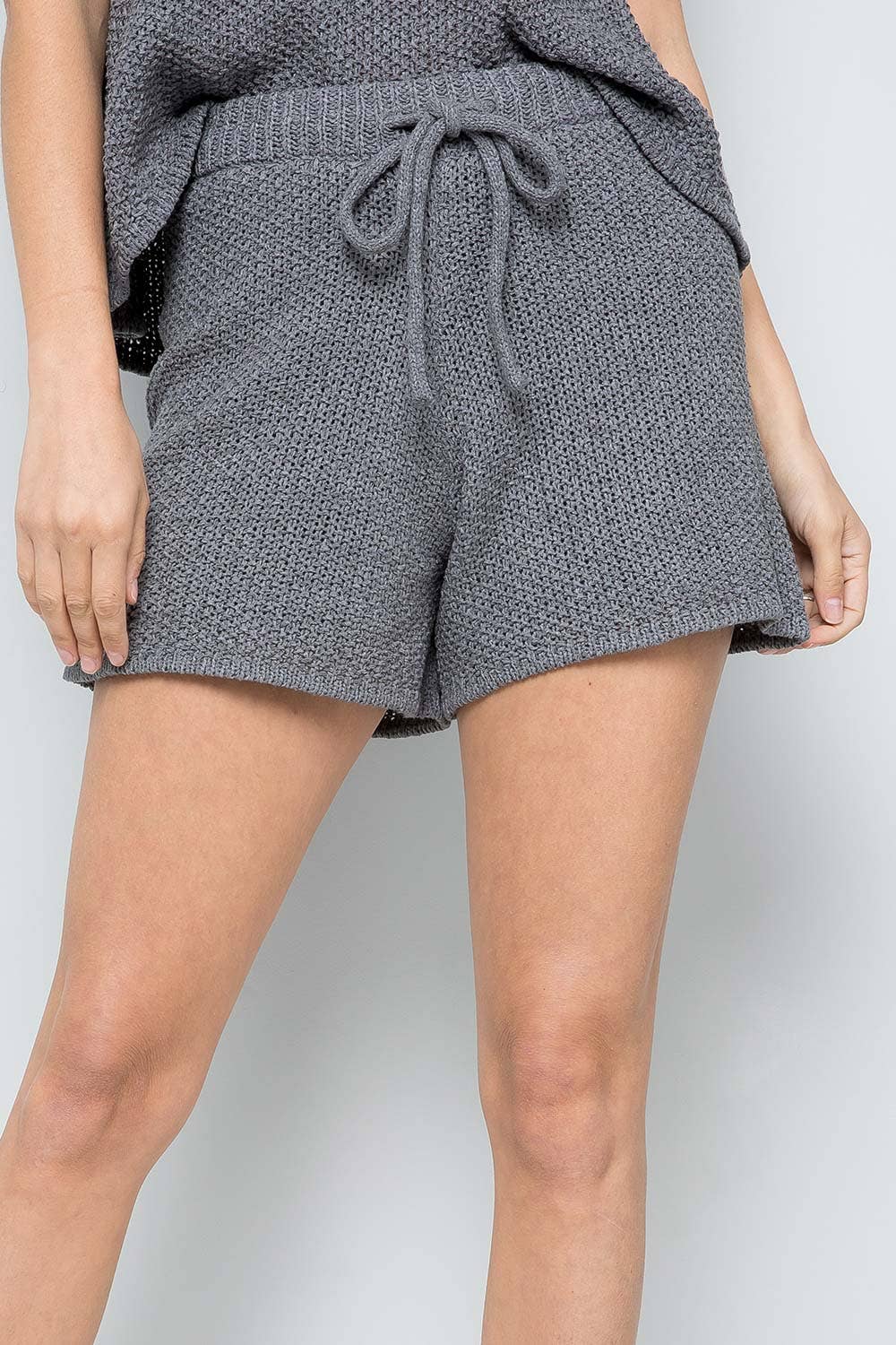 CASUAL RELAXED FIT KNIT LOUNGE SHORTS WITH DRAWSTRING: NATURAL / Contemporary