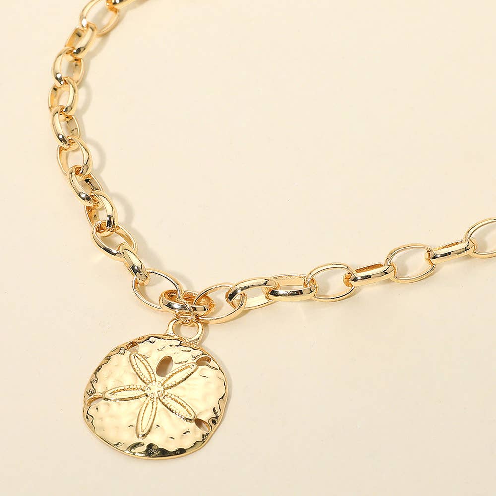 Hammered Metal Sand Dollar Pendant Chunky Chain Necklace: Gold