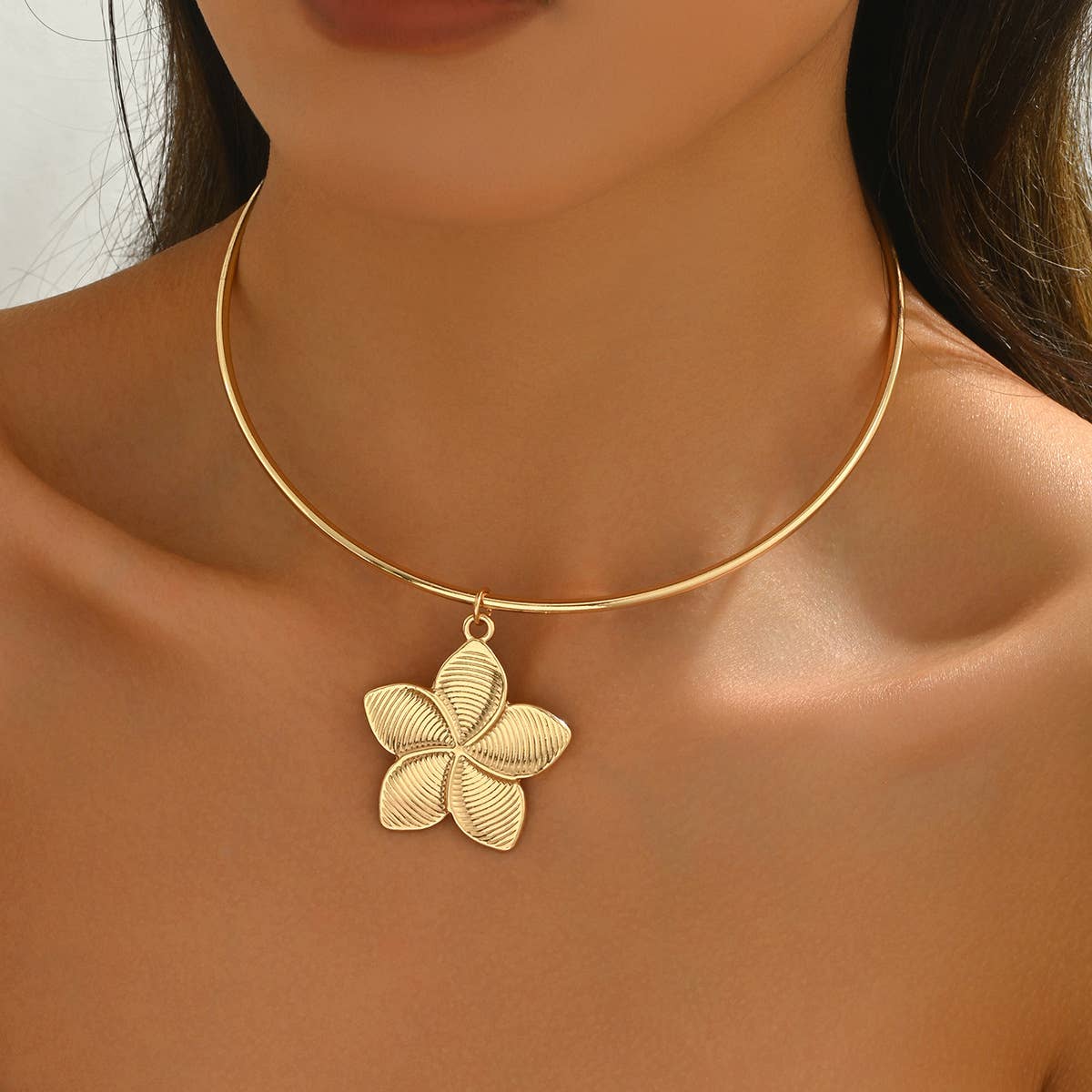 Golden Bloom Pendant Choker Necklace