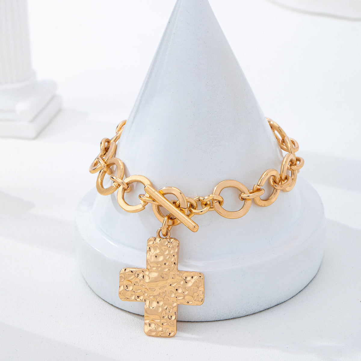 Hammered Cross Toggle Bracelet | 80B1738: Gold