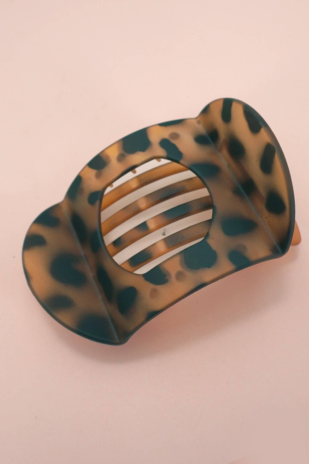 Lay Flat Large Hair Claw Clips for Secure Styling | 40H980: Black