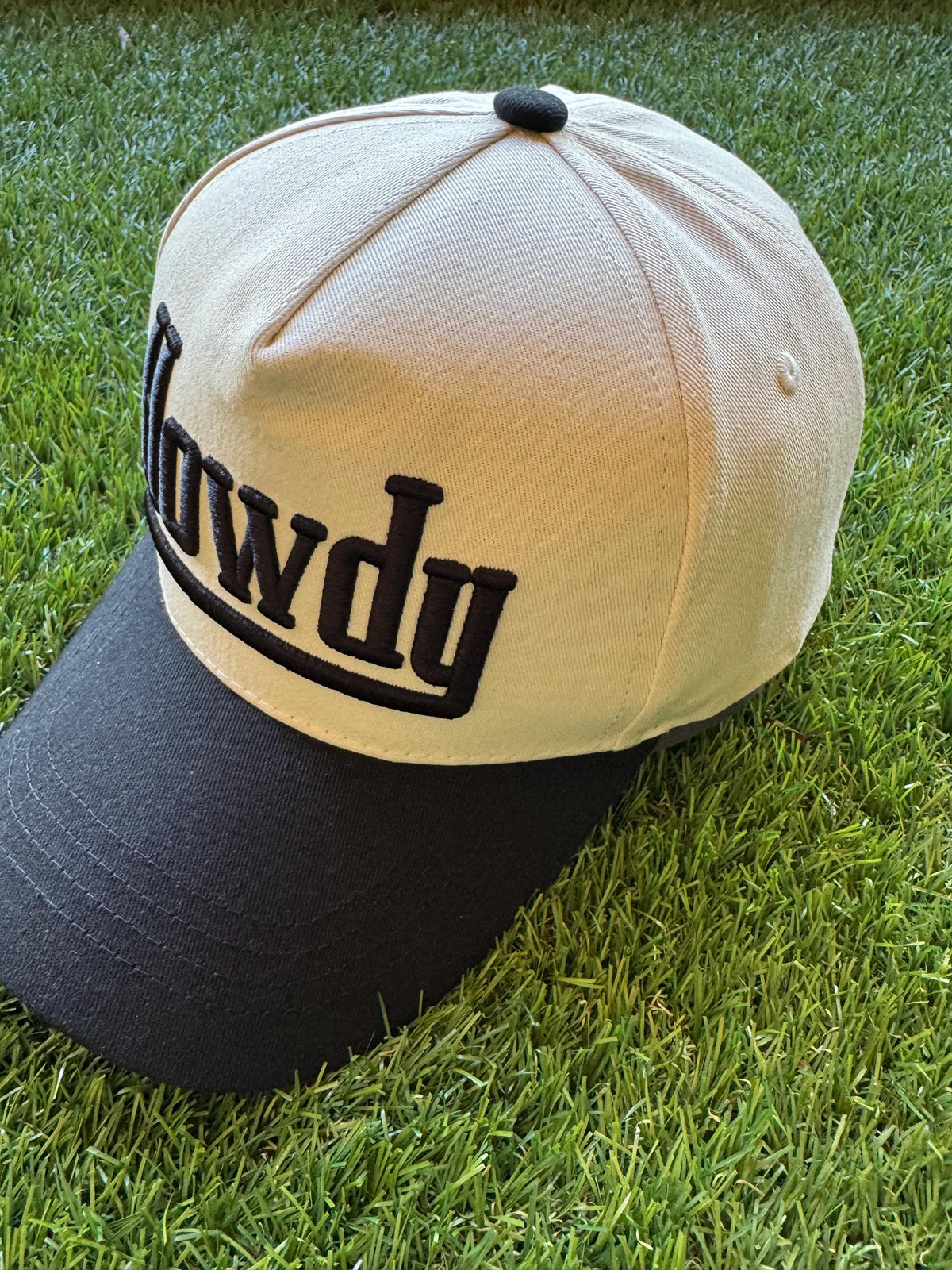 HOWDY embroidered canvas trucker hat with cowboy embroidered detail on side